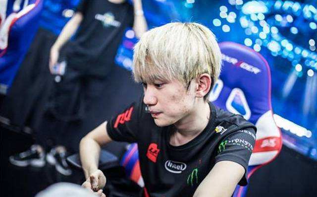 在禁区内的 在禁区内的